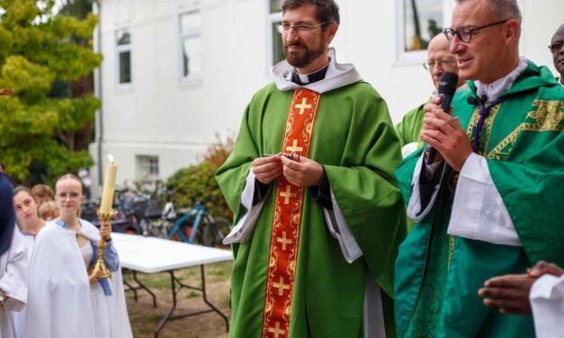 Retour sur la messe de rentrée du 13 septembre et sur l&rsquo;installation du Père Amaury du Fayet de la Tour comme curé de Chatou